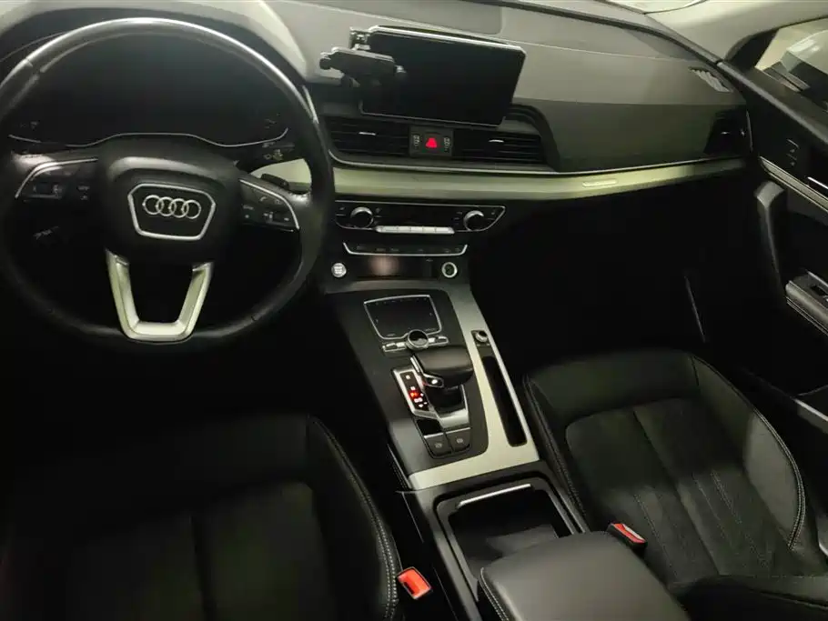 Audi Q5L 2020 — фото 16