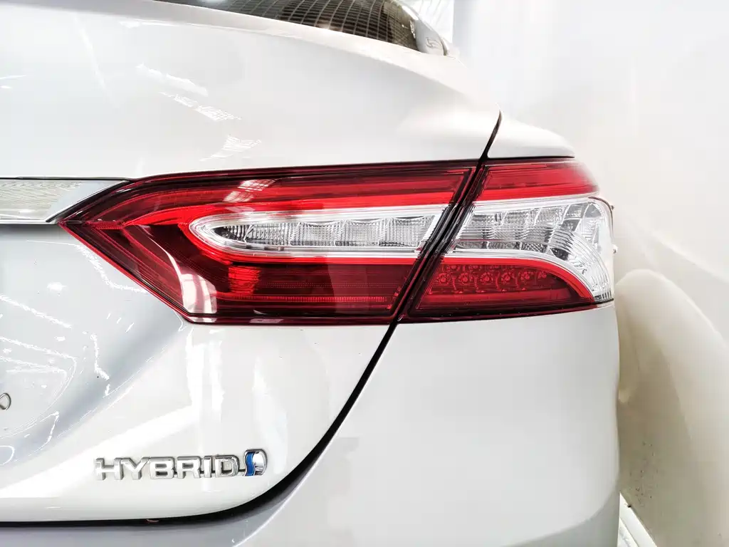 Toyota Camry 2022 — фото 8