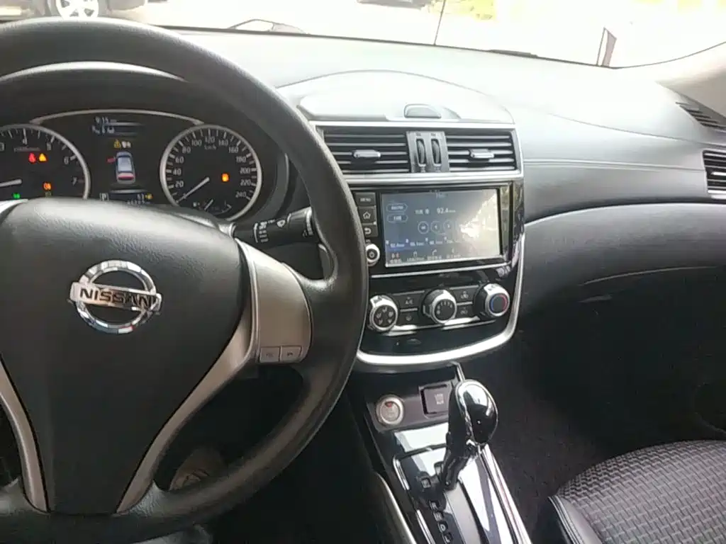 Nissan Tiida 2018 — фото 10
