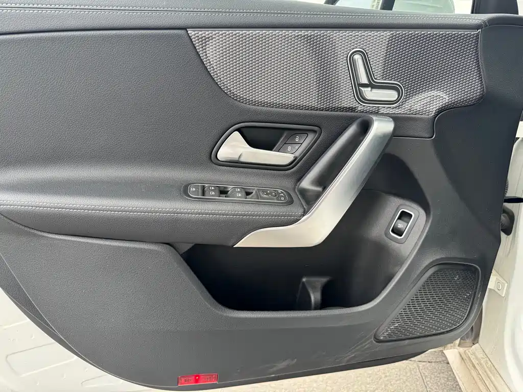 Mercedes-Benz A-Class 2023 — фото 13