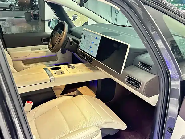 Li Auto MEGA 2024