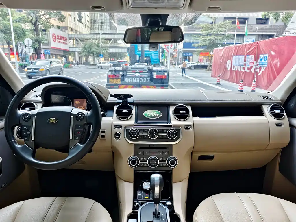 Land Rover Discovery 2012 — фото 13