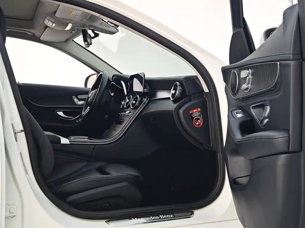 Mercedes-Benz C-Class 2019 — фото 23