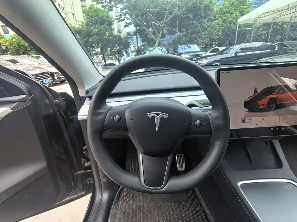 Tesla Model Y 2024 — фото 18