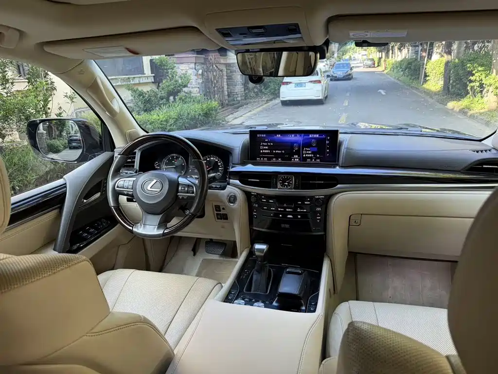 Lexus LX 2016 — фото 11