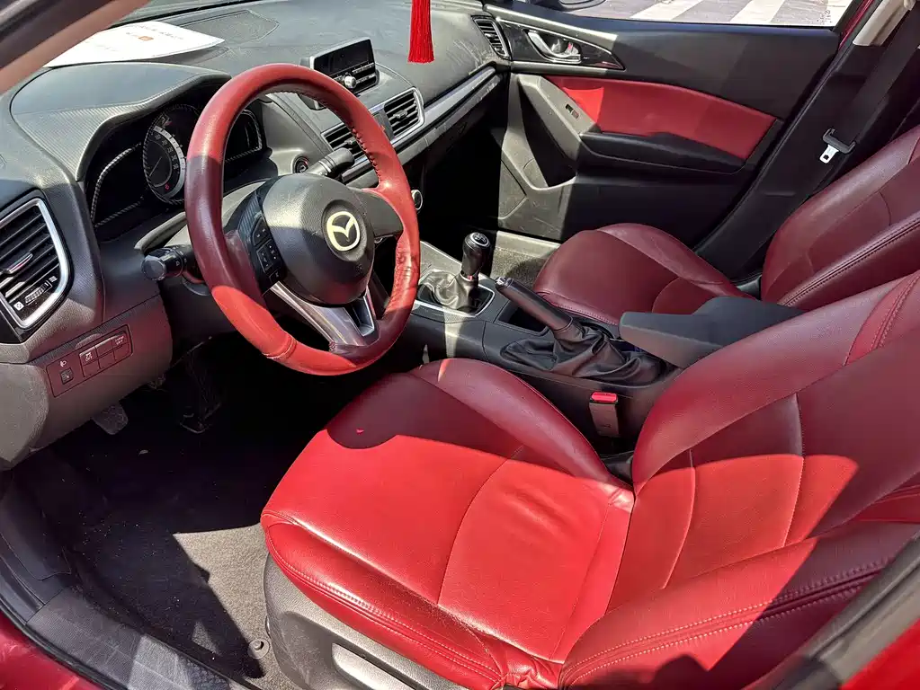 Mazda 3 Axela 2015