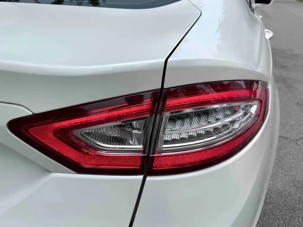 Ford Mondeo 2014 — фото 17