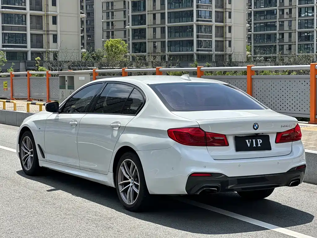 BMW 5 Series 2019 — фото 15