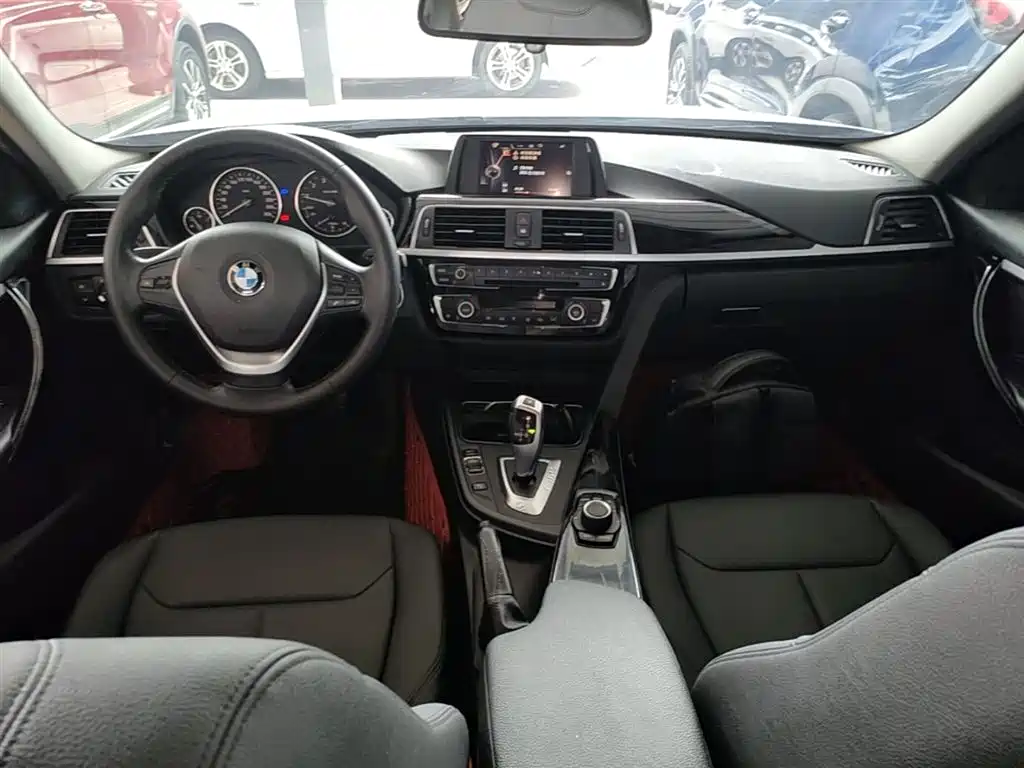 BMW 3 Series 2017 — фото 10