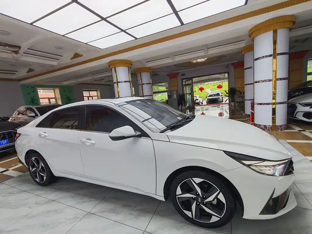 Hyundai Elantra 2022