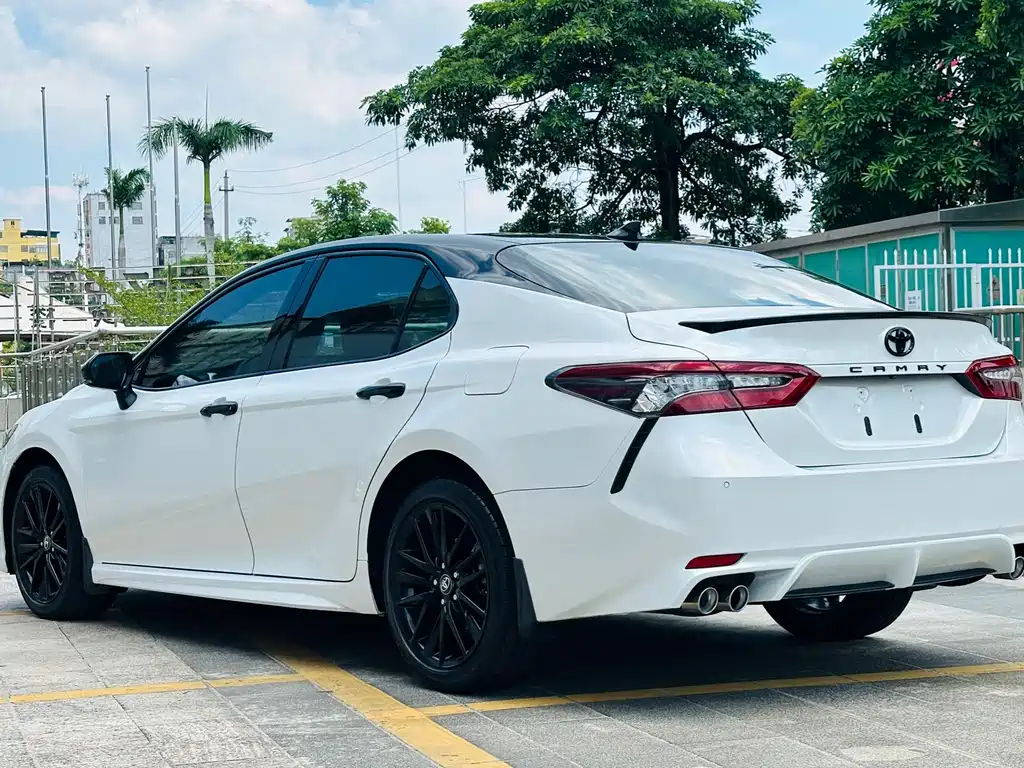 Toyota Camry 2023 — фото 7