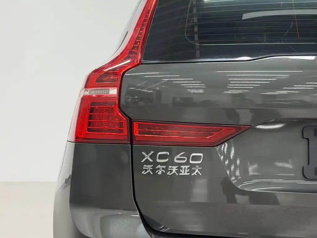 Volvo XC60 2019 — фото 19