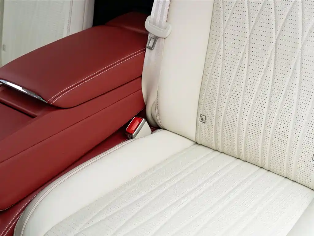 Bentley Flying Spur 2023 — фото 16