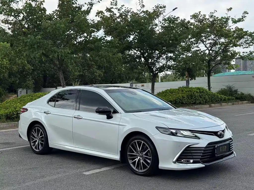 Toyota Camry 2022 — фото 3