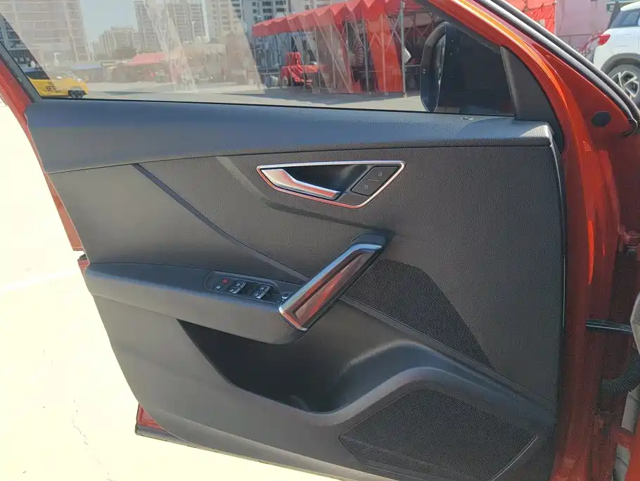 Audi Q2L 2019