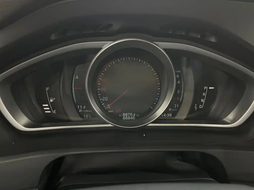 Volvo V40 2015 — фото 12