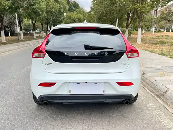 Volvo V40 2015