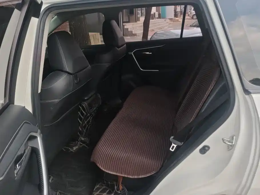 Toyota RAV4 2020 — фото 11