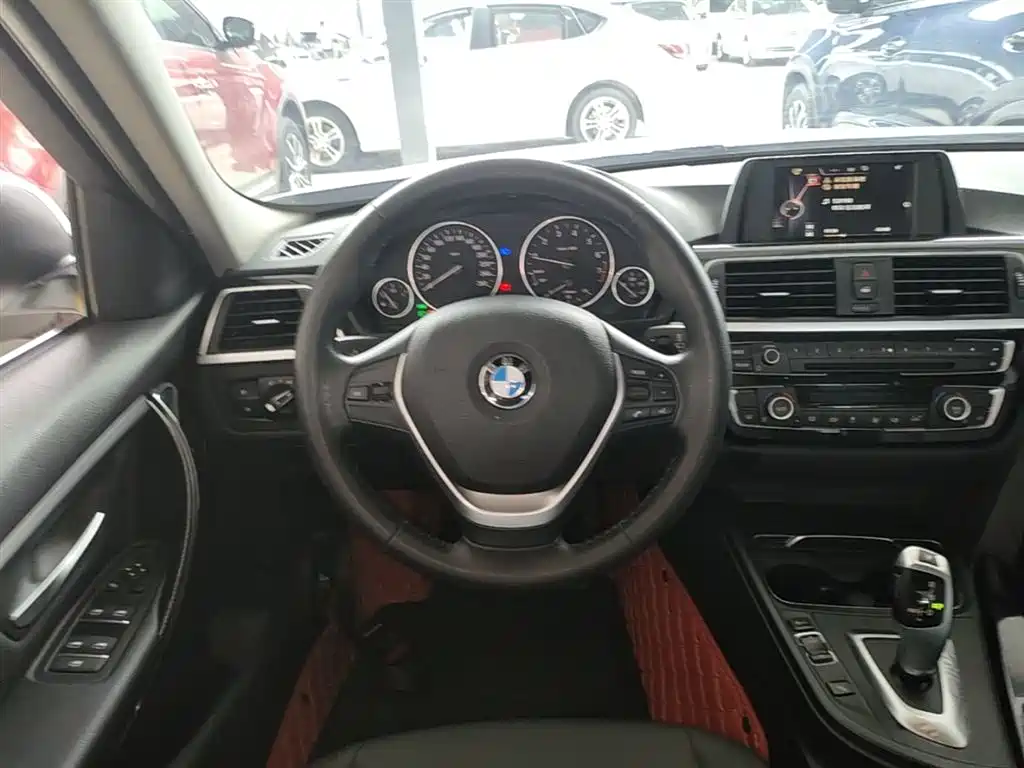 BMW 3 Series 2017 — фото 11