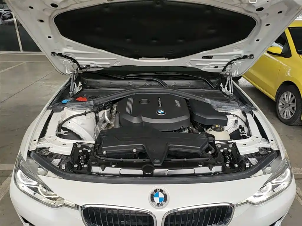 BMW 3 Series 2017 — фото 20