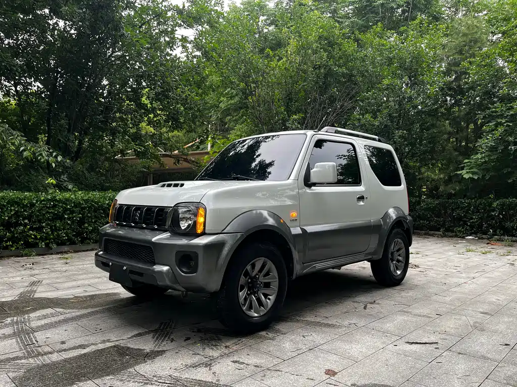 Suzuki Jimny 2017 — фото 1