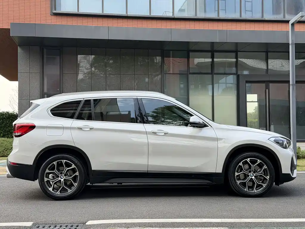 BMW X1 2022 — фото 5