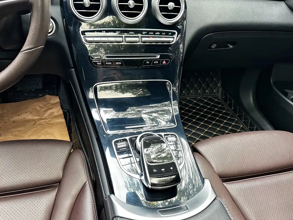 Mercedes-Benz GLC 2018 — фото 15