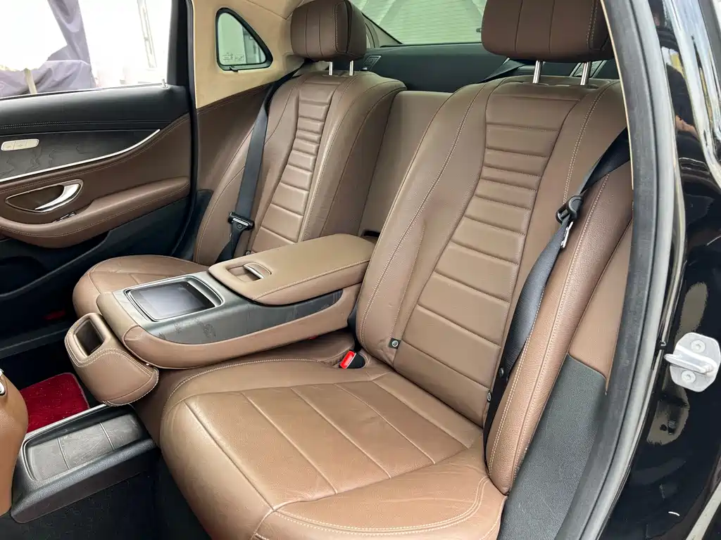 Mercedes-Benz E-Class 2018 — фото 15
