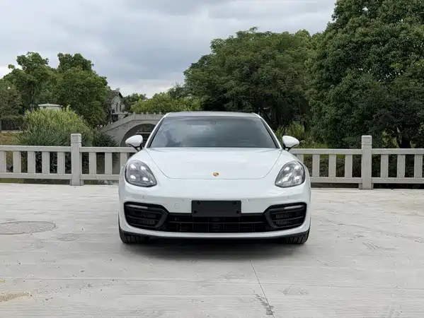 Porsche Panamera 2022