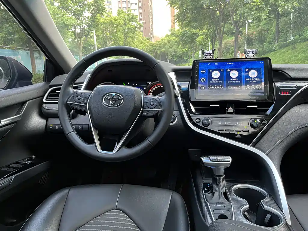 Toyota Camry 2023 — фото 8