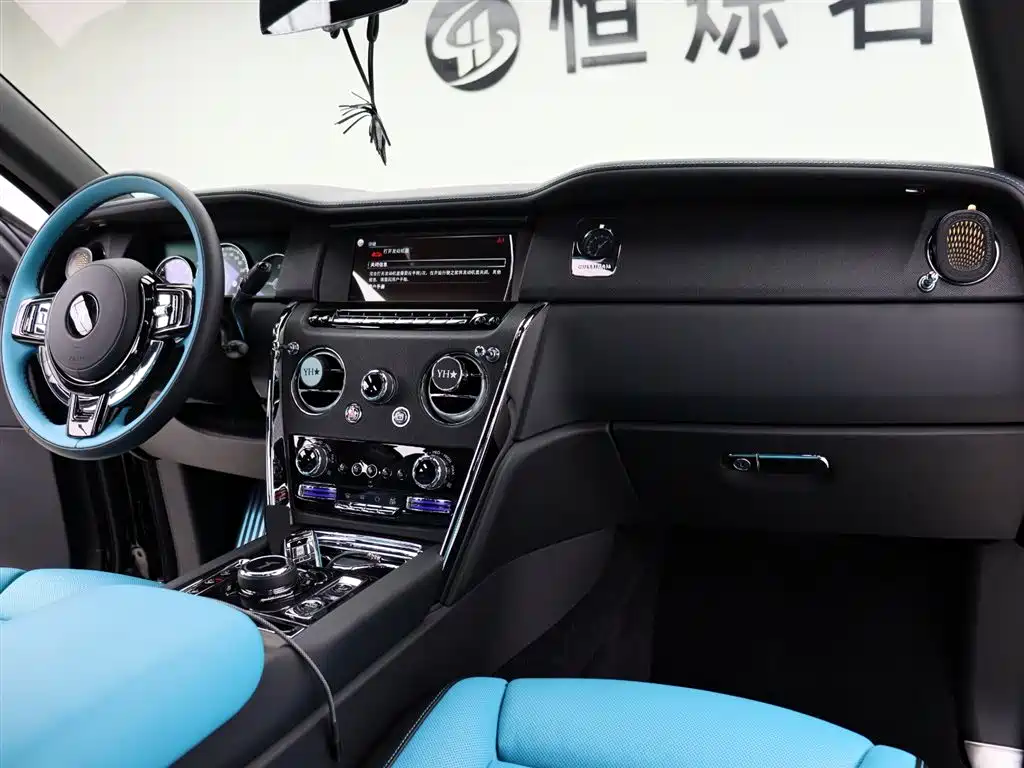 Rolls-Royce Cullinan 2025 — фото 24