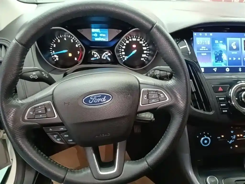 Ford Focus 2018 — фото 11