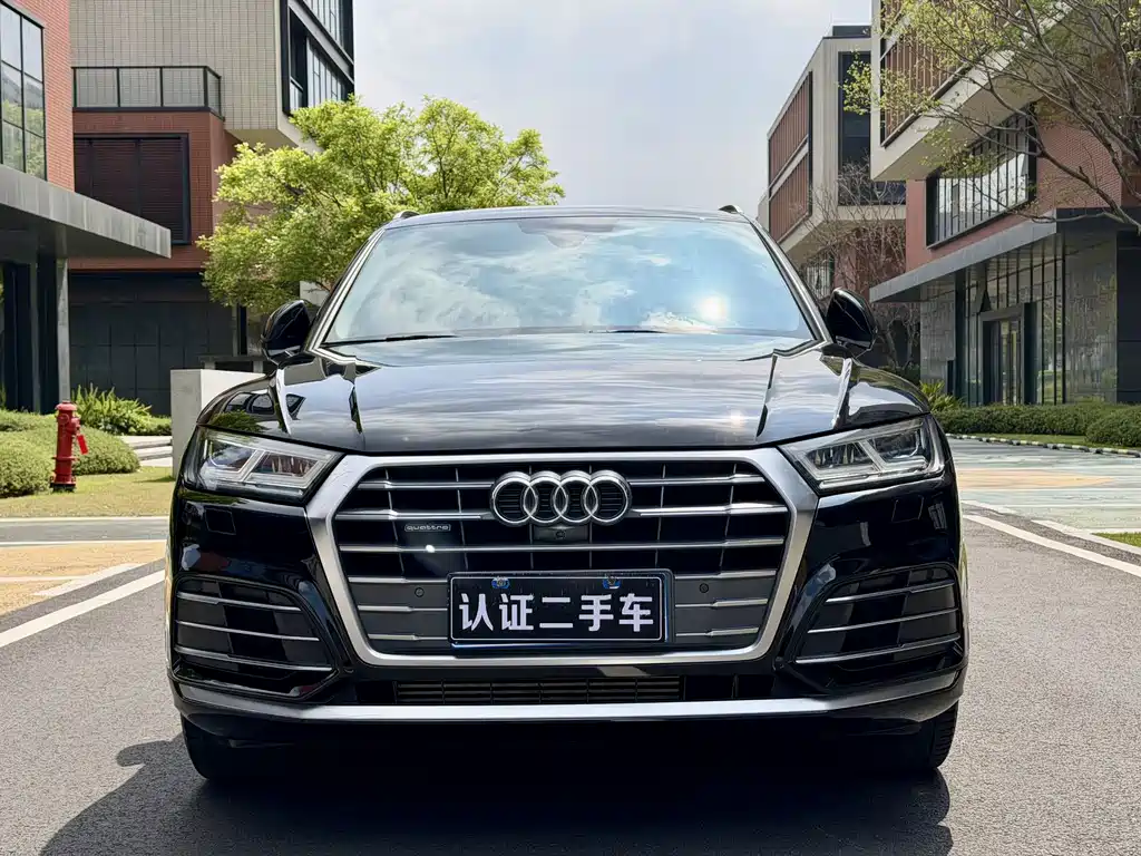 Audi Q5L 2020 — фото 2