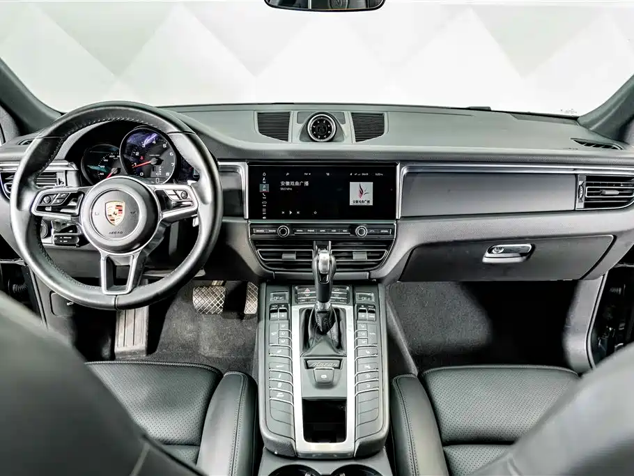 Porsche Macan 2019 — фото 12
