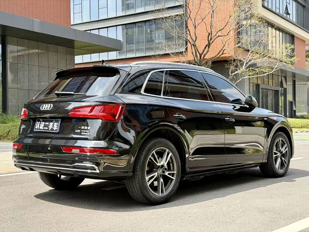 Audi Q5L 2020 — фото 21