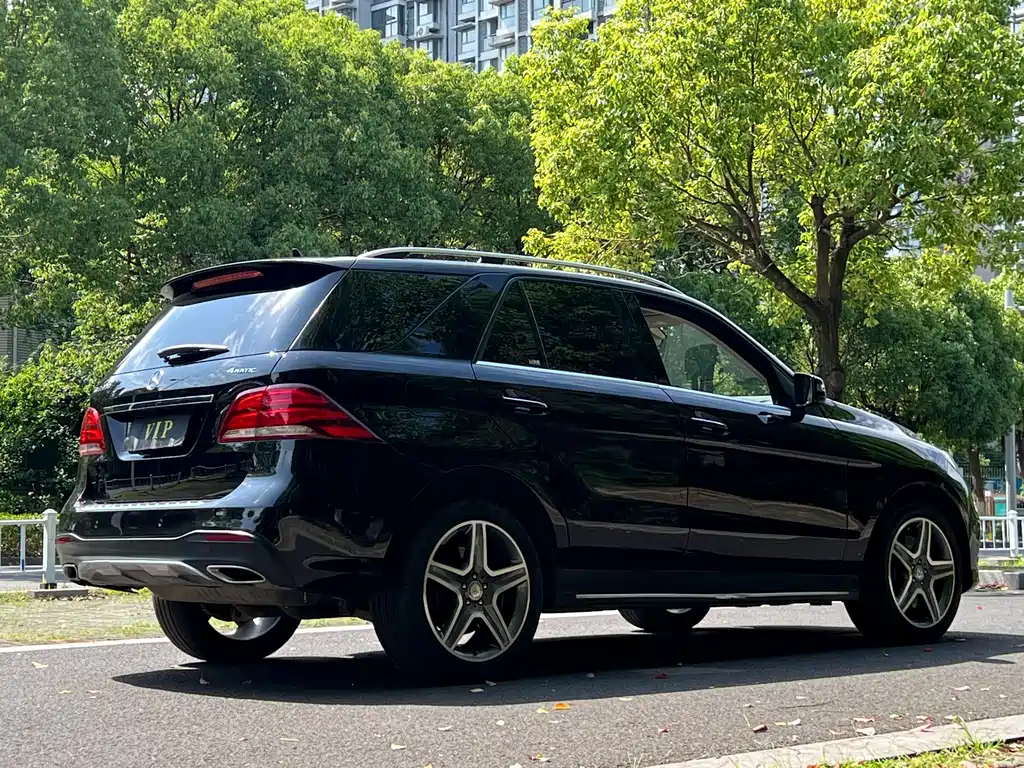 Mercedes-Benz GLE 2017 — фото 9