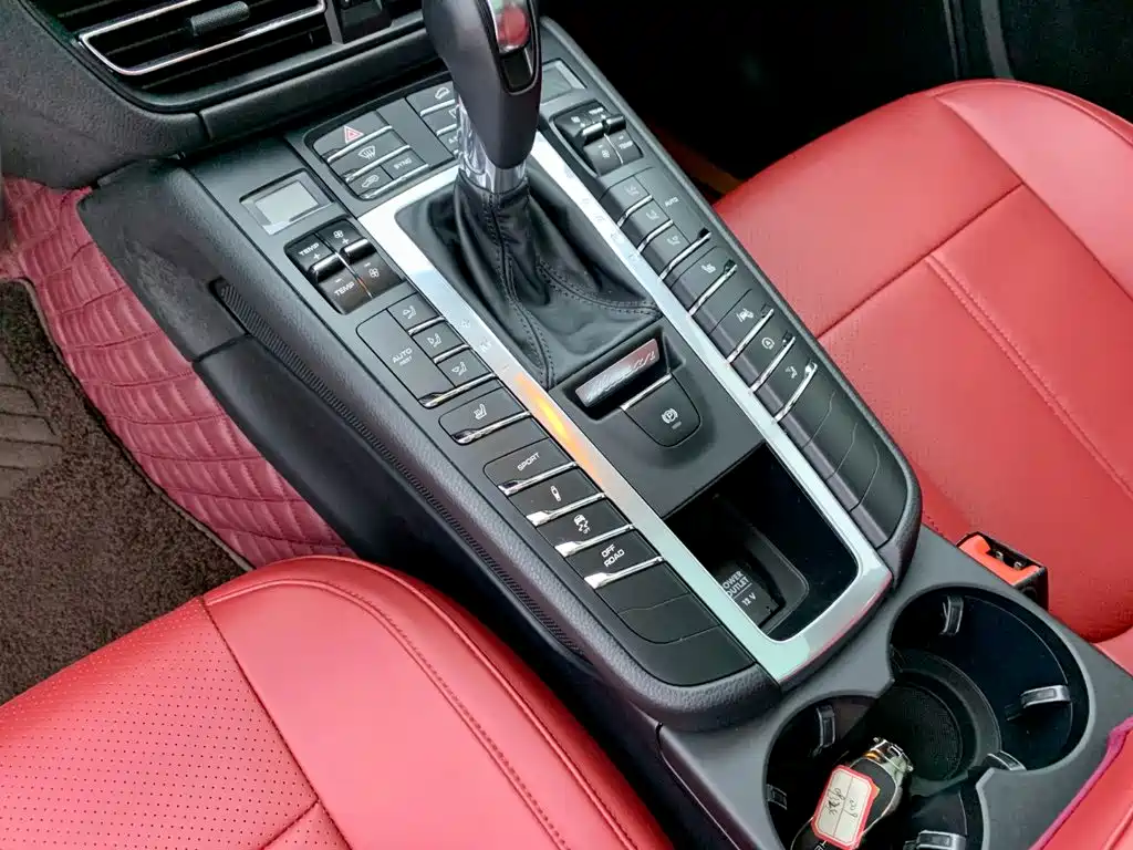 Porsche Macan 2021 — фото 24