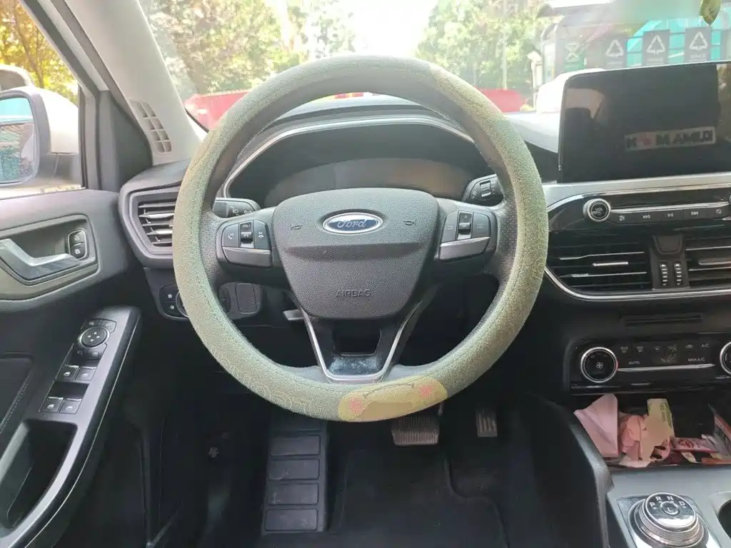 Ford Focus 2019 — фото 11