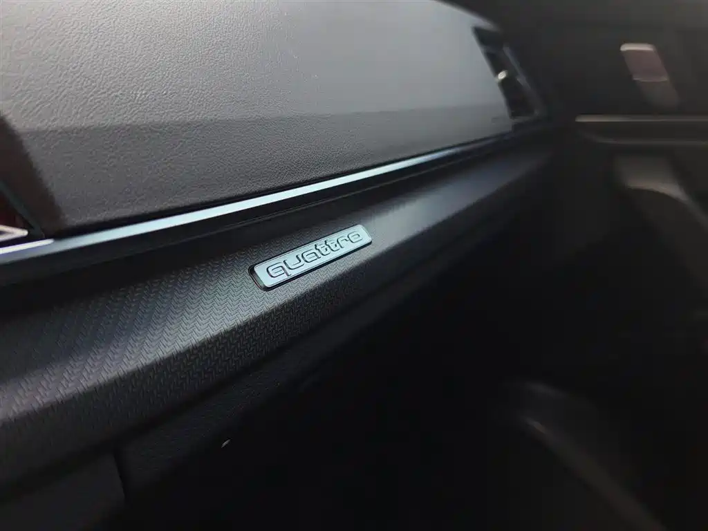 Audi Q5L 2023 — фото 11