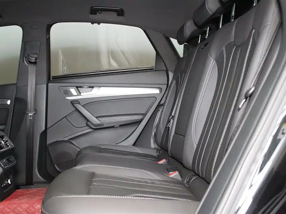 Audi Q5L Sportback 2024 — фото 8