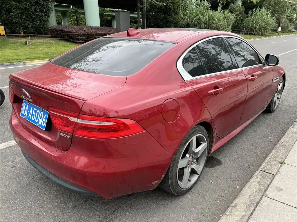 Jaguar XE 2017 — фото 5