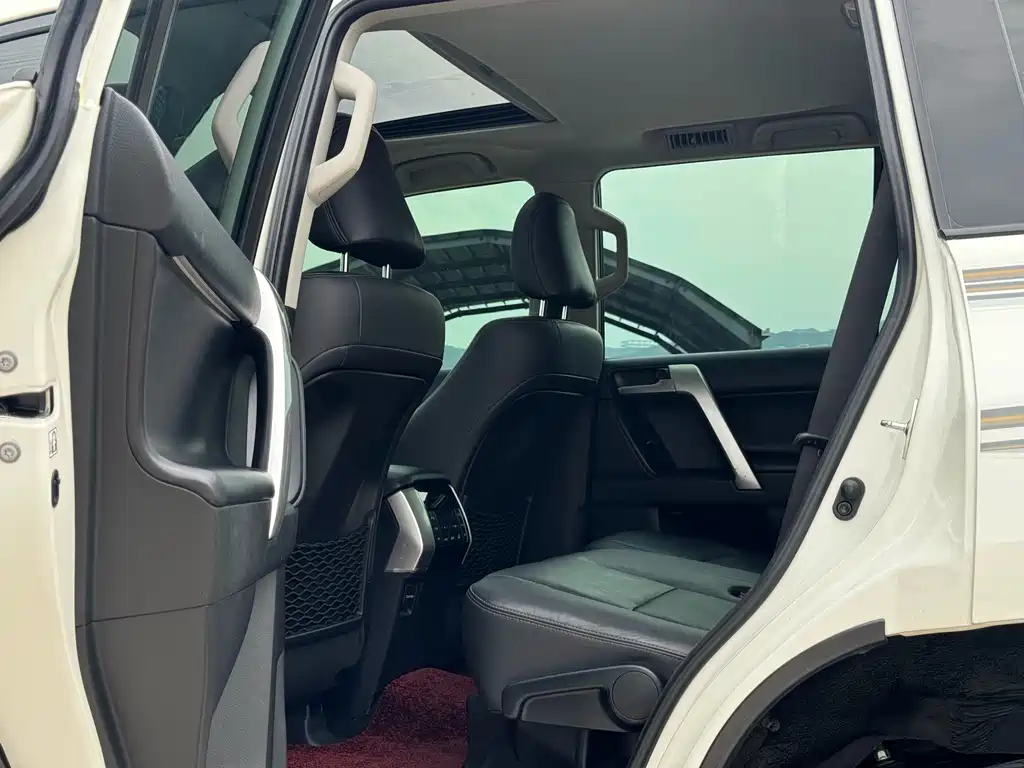 Toyota Prado 2019 — фото 11