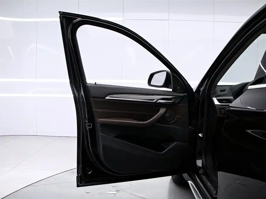 BMW X1 2017 — фото 11
