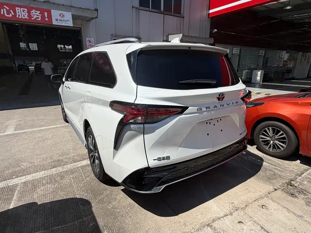 Toyota Granvia 2025