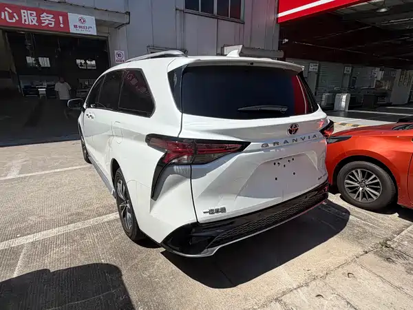 Toyota Granvia 2025