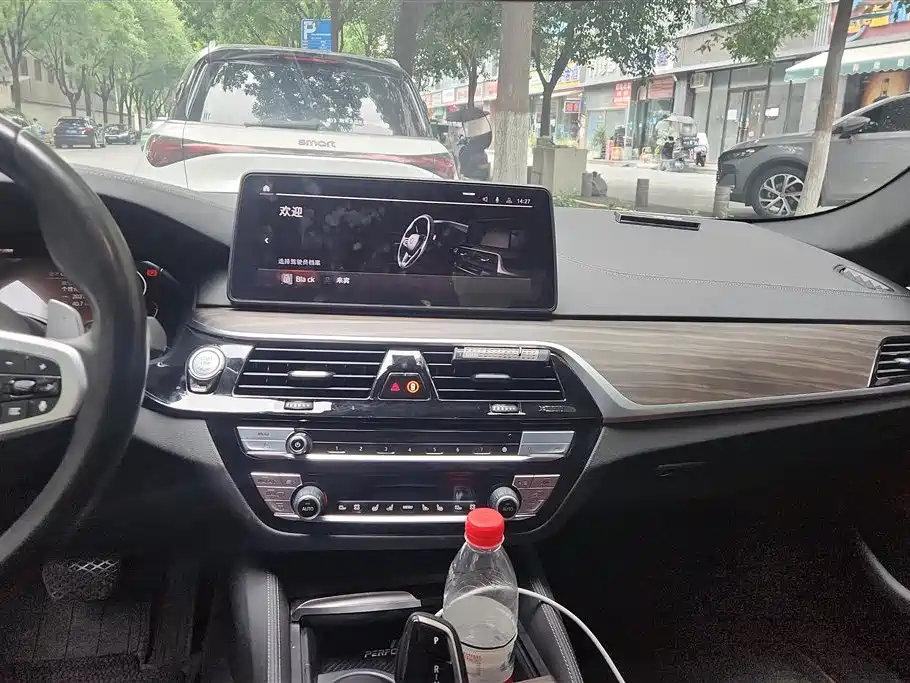 BMW 5 Series 2022 — фото 13