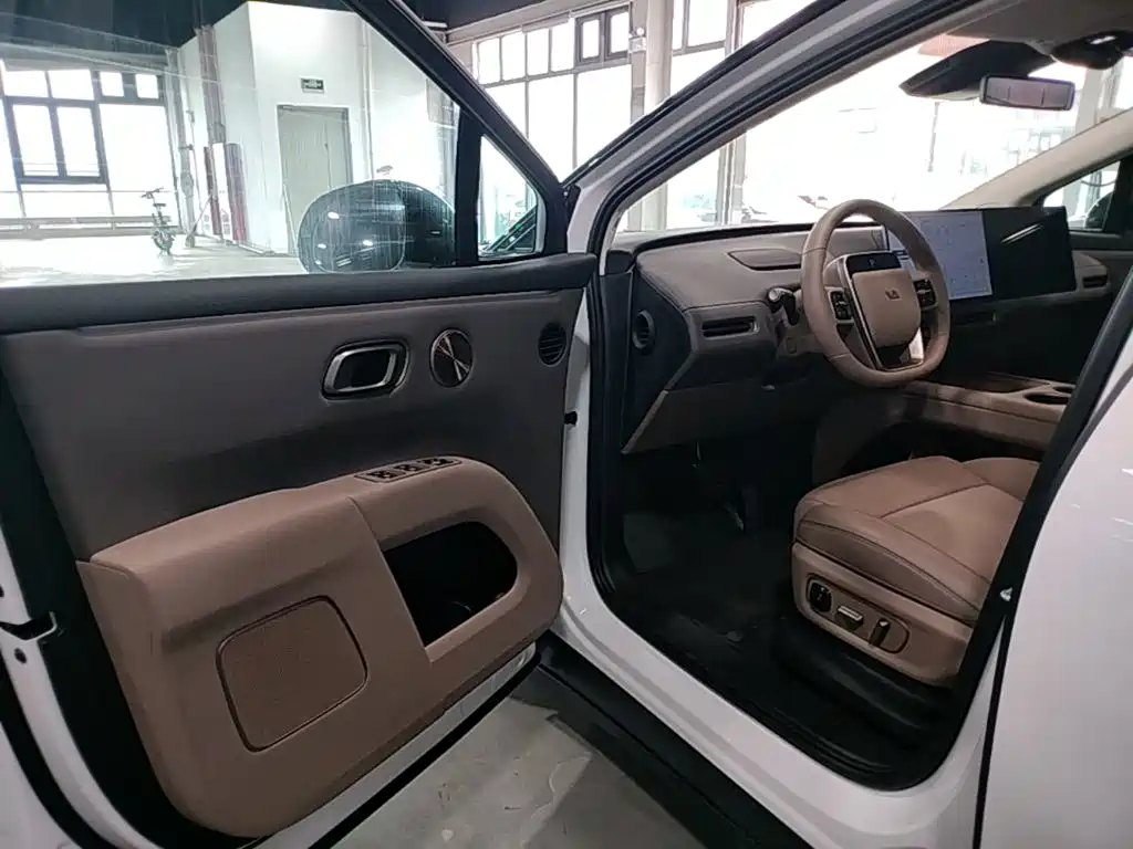 Li Auto i8 2025 — фото 16