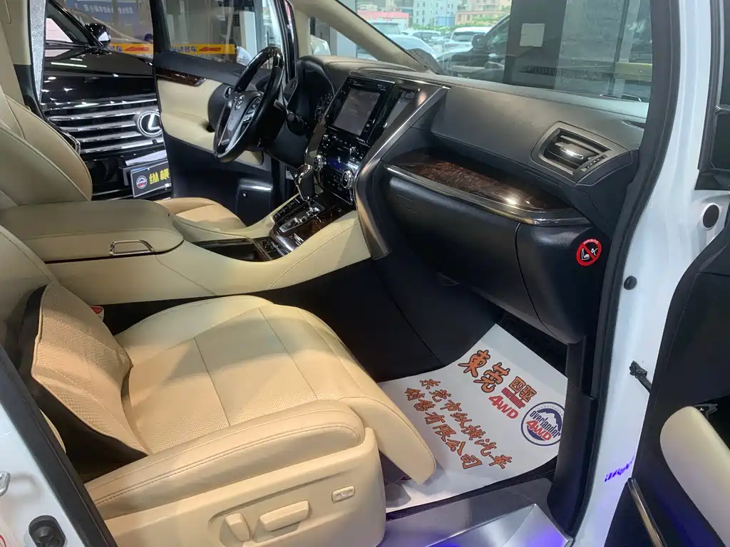 Toyota Alphard 2018 — фото 10