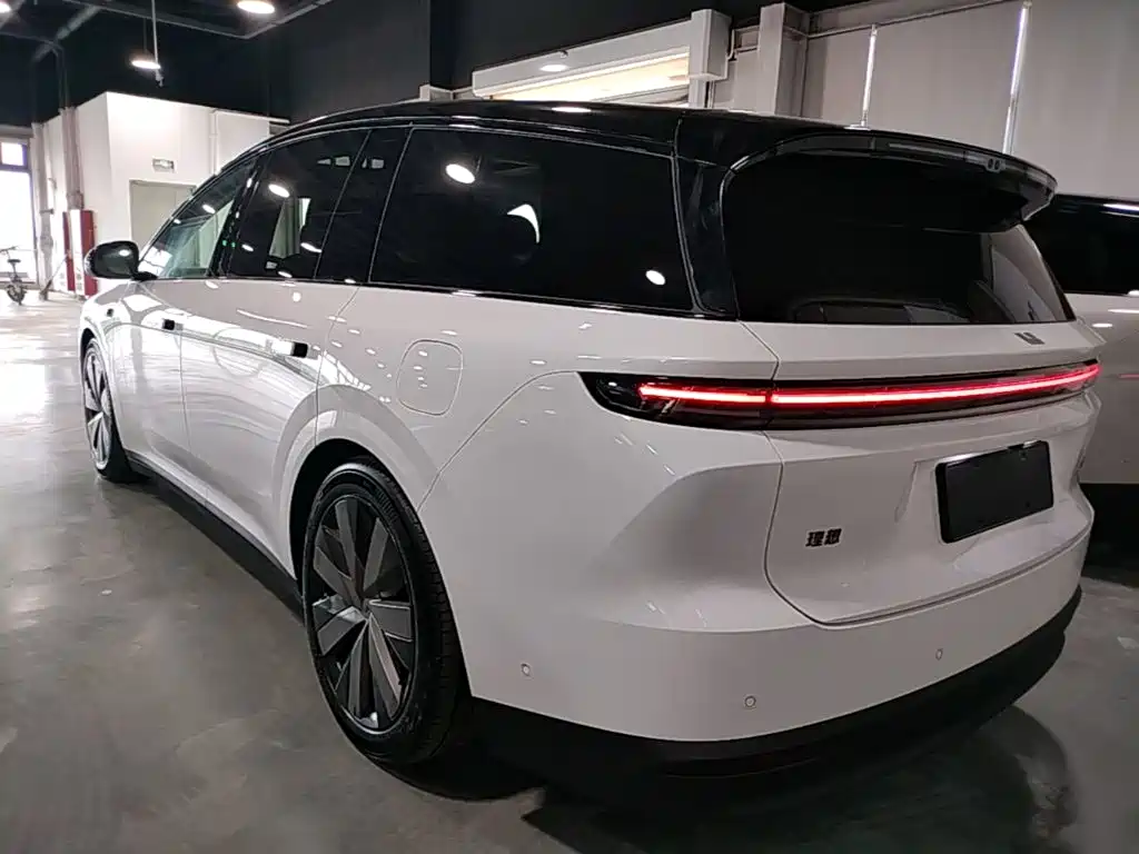 Li Auto i8 2025