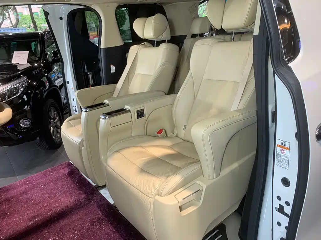 Toyota Alphard 2018 — фото 12